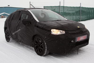 
Quelques spyshots de la future Citron DS4 en tests sous la neige. Lourdement camoufle.
 